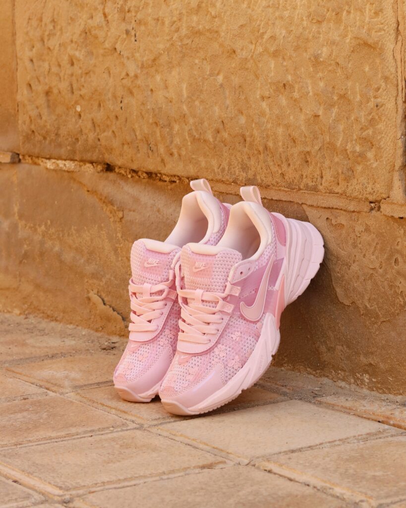 کتونی نایک V2K Run pink